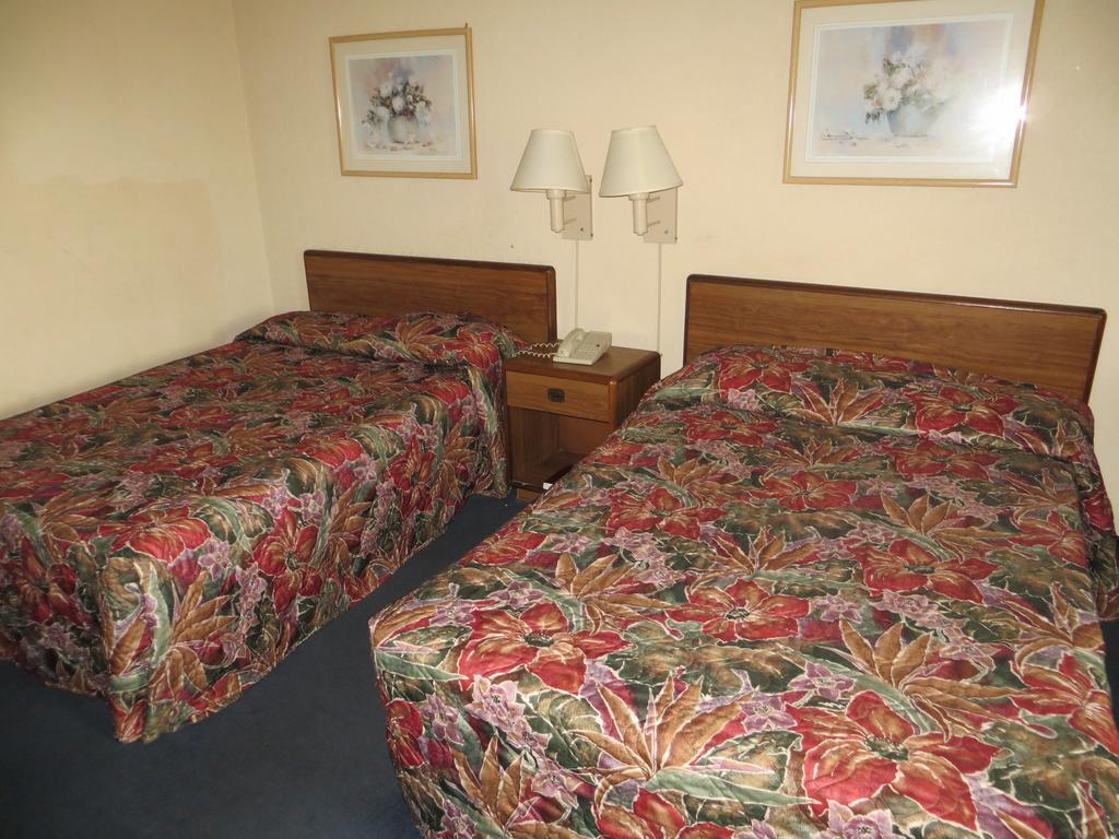 Budgetel Inn & Suites Macon Pokoj fotografie