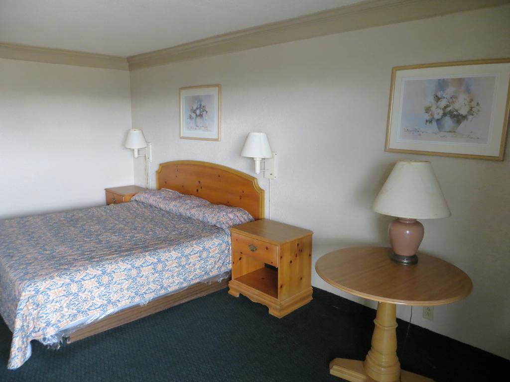 Budgetel Inn & Suites Macon Pokoj fotografie