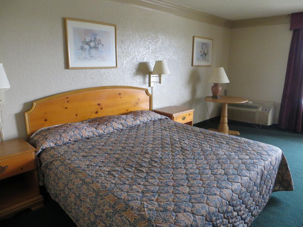 Budgetel Inn & Suites Macon Pokoj fotografie